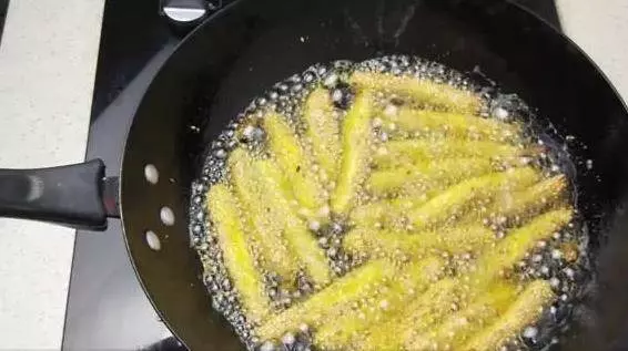 只需一碗麵粉,一粒雞蛋,教你做不加防腐劑的芝麻條,非常香甜酥脆,孩子都很愛吃的零食!