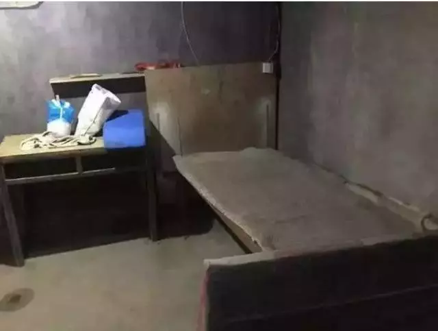 老婦因為窮被放棄治療 醫生看到她的住所後心痛哭了