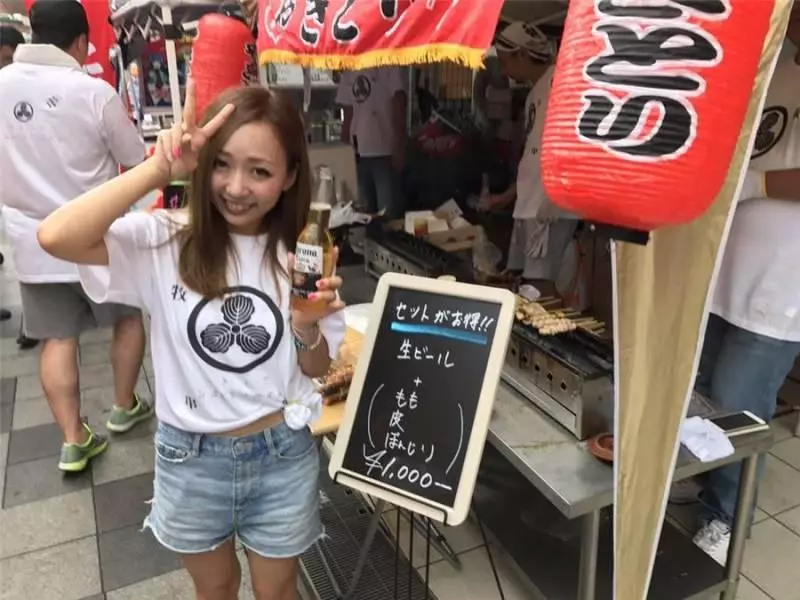 父親一件T恤穿18年,一張照片揭開謎底,女兒淚崩