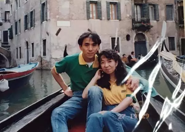 父親一件T恤穿18年,一張照片揭開謎底,女兒淚崩