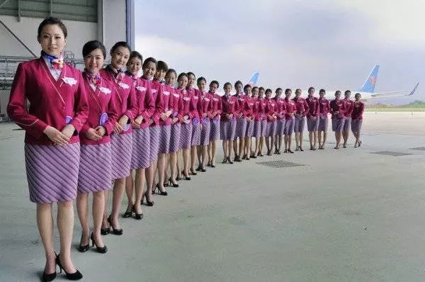 世界各國空姐大PK!最後一個國家的空姐也太誘惑了吧,這讓我國的空姐情何以堪!