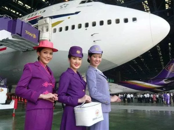 世界各國空姐大PK!最後一個國家的空姐也太誘惑了吧,這讓我國的空姐情何以堪!