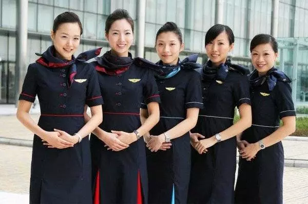 世界各國空姐大PK!最後一個國家的空姐也太誘惑了吧,這讓我國的空姐情何以堪!