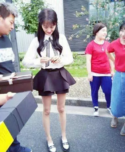 新歡為李澤楷花百萬整容,舊愛洛施手瘦成皮包骨,令人心酸!
