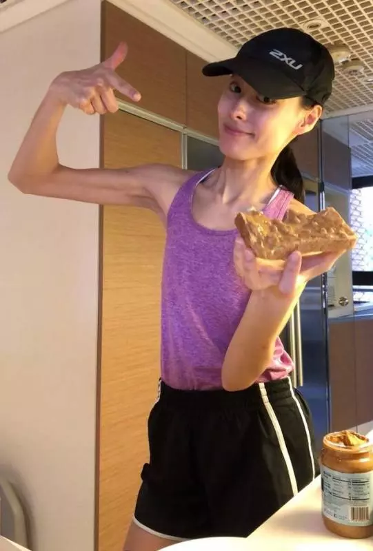 新歡為李澤楷花百萬整容,舊愛洛施手瘦成皮包骨,令人心酸!