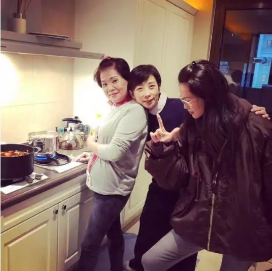 舒淇罕見曬與母親合照,這告訴我們,沒有對比就沒有傷害! -