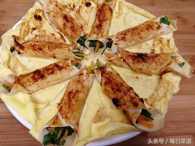 2張豆皮,3個雞蛋,不用一滴油,又香又營養,2分鐘出鍋,超美味