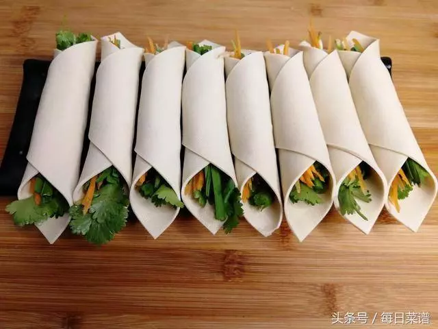 2張豆皮,3個雞蛋,不用一滴油,又香又營養,2分鐘出鍋,超美味