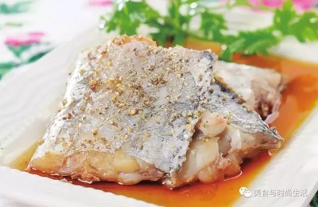 農家蒸帶魚,這樣做帶魚好吃魚不腥,味道還非常的鮮美呢!