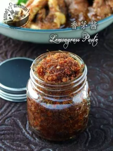 【自家做香茅醬】找到了這個食譜,這香茅醬味道非常棒。可以冷藏1 個月左右。可以用來做多種美味料理