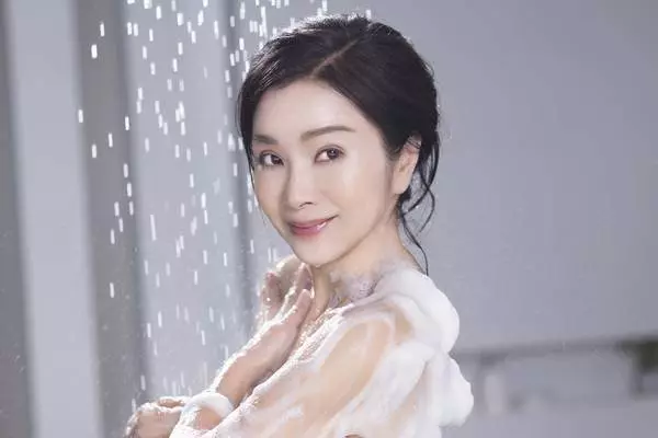 台灣不老女神,如今已過花甲卻20歲模樣,還有小25歲的男藝人!