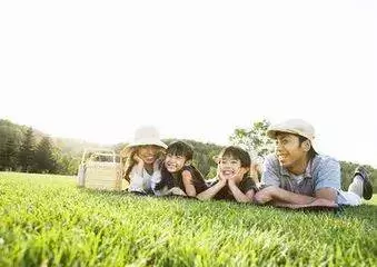再苦再難,也一定要把孩子帶在身邊,陪伴他成長!別等他長大、不再需要你了才後悔哦!