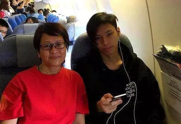 56歲羅嘉良近照:與前妻離婚卻能一桌吃飯,女兒驚艷兒子不像他!