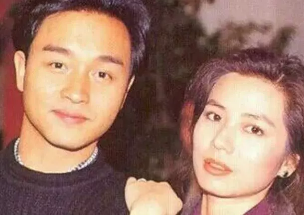 曾跟梁朝偉相戀6年,卻被閨蜜插足搶夫,如今曬齣兒子讓她難堪