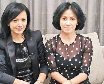 曾跟梁朝偉相戀6年,卻被閨蜜插足搶夫,如今曬齣兒子讓她難堪