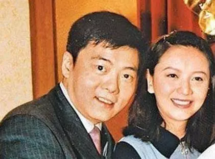 曾跟梁朝偉相戀6年,卻被閨蜜插足搶夫,如今曬齣兒子讓她難堪
