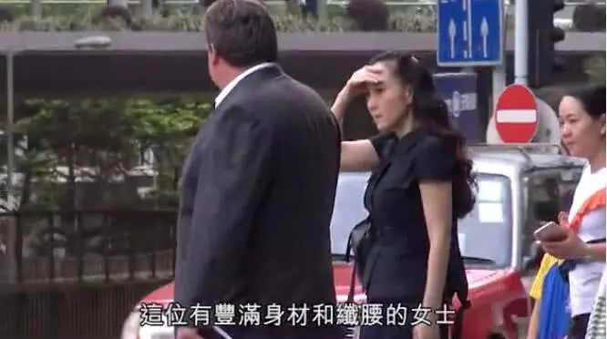 嫁李連傑19年,利智擁20億身家,和女兒長住新加坡低調生活!