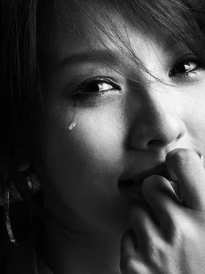 家人不留神5分鐘,小學生意外弔死床邊!