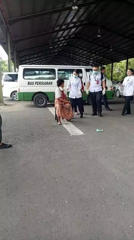 婦女憂鬱症發作,持刀連割4名兒女頸項後,再割喉自殺,釀1死4傷慘劇!