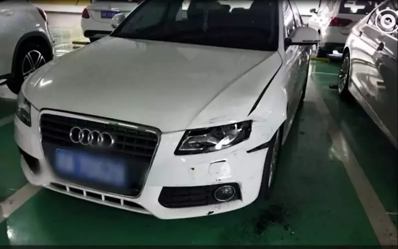 三寶妹120秒毀3名車!先刮瑪莎拉蒂 再撞奧迪、BMW ! 這女的考的是碰碰車駕照吧?