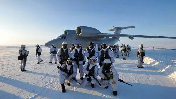 這片海域連美國惹不起?19座大型現代化軍事基地,24小時監控!