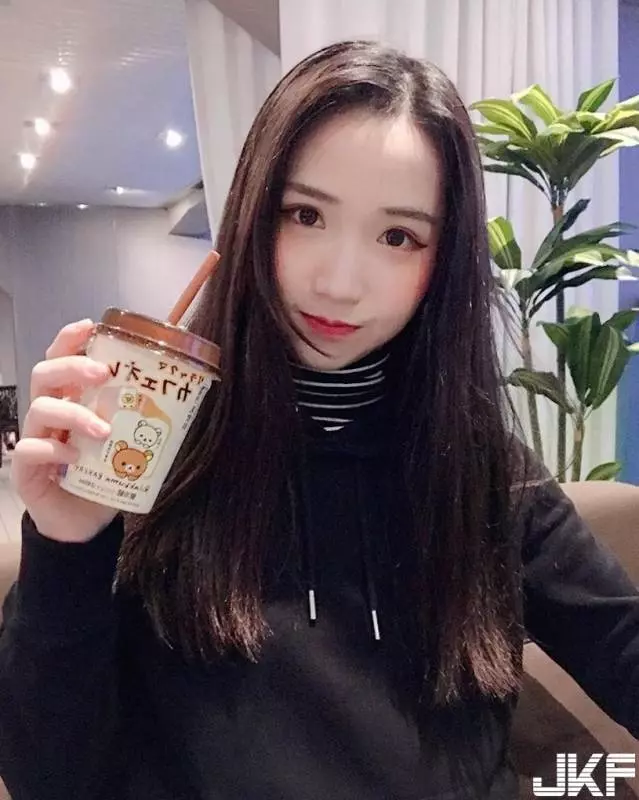 大馬電眼萌妹長相超Q,優質好歌喉「嗓音好迷人」!快來聽她的歌聲吧!【內有視頻】