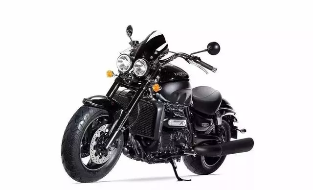 凱旋逆天神車 直列三缸2300cc 3000轉爆發最大扭力