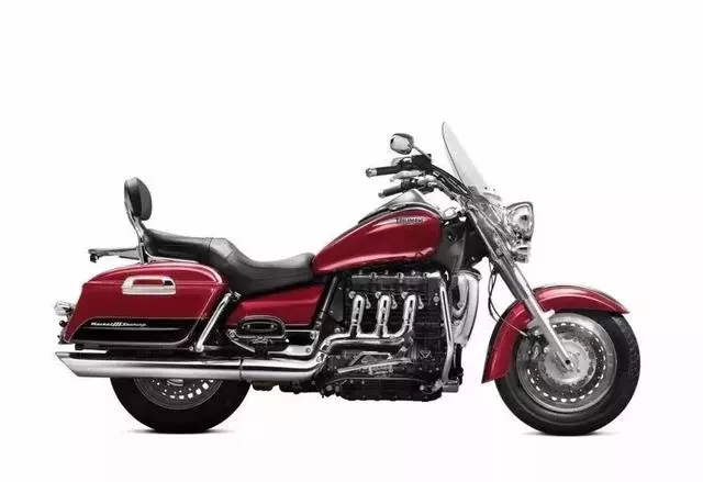 凱旋逆天神車 直列三缸2300cc 3000轉爆發最大扭力