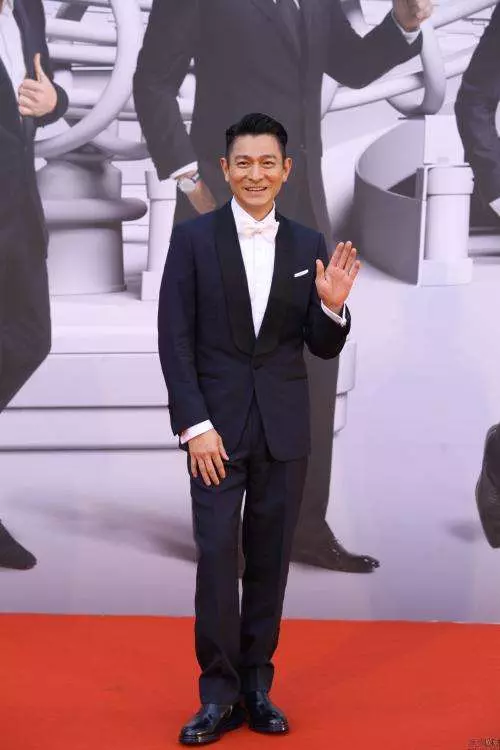 劉德華墜馬1年勇猛再當爸?52歲朱麗倩挺大肚現身,女兒如今居然長得這麼像爸爸,基因太強大了