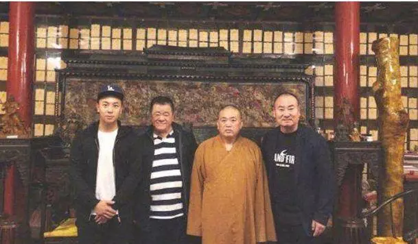 釋小龍低調20年背景曝光,王寶強見了都鞠躬,網友:向華強都要謙讓三分
