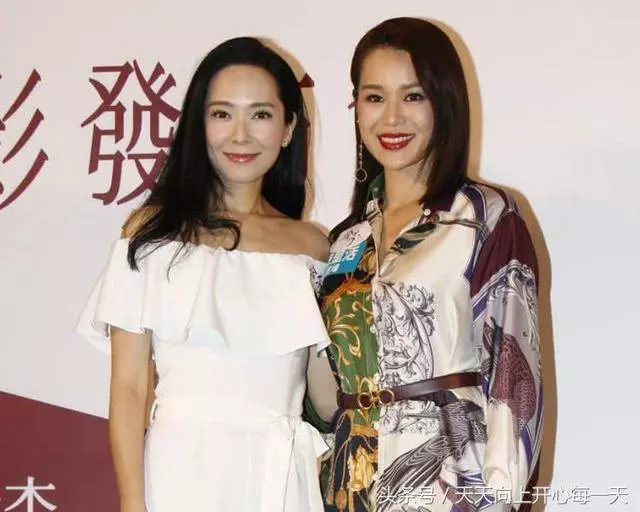郭羨妮與胡杏兒19年後再同框,一個微笑自然,一個略顯僵硬