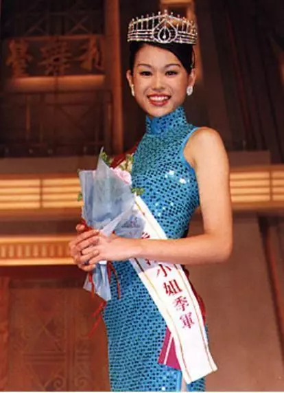 郭羨妮與胡杏兒19年後再同框,一個微笑自然,一個略顯僵硬