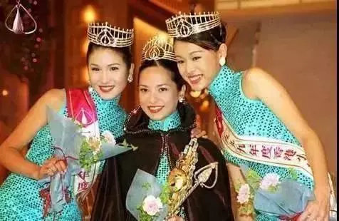 郭羨妮與胡杏兒19年後再同框,一個微笑自然,一個略顯僵硬