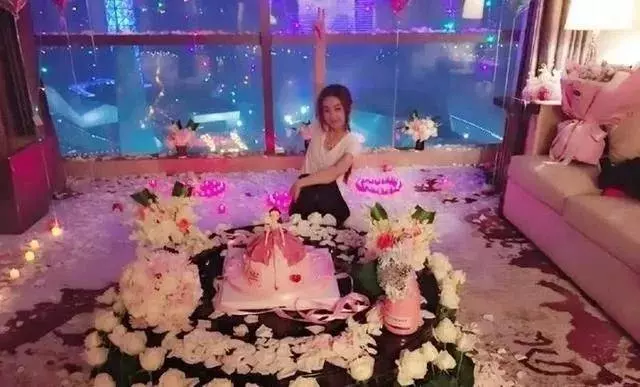 明星的生日蛋糕,趙麗穎的溫馨,陳偉霆是鋼鐵俠,王俊凱的最奢侈