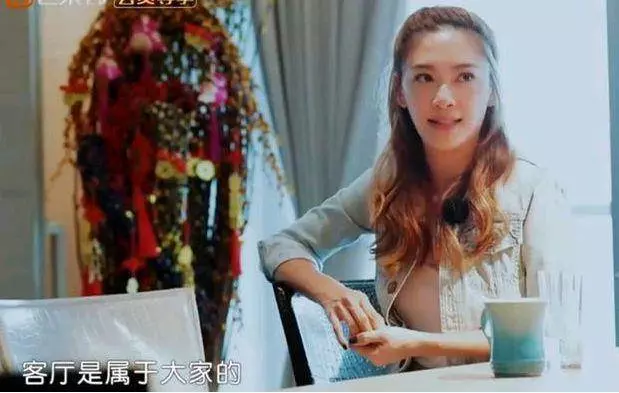 看應采兒對jasper玩具處理方式,才知道她家教有多好,這才是豪門