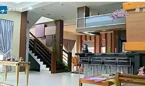 看應采兒對jasper玩具處理方式,才知道她家教有多好,這才是豪門