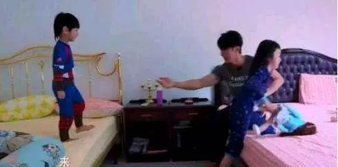 看應采兒對jasper玩具處理方式,才知道她家教有多好,這才是豪門