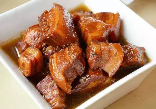 煮紅燒肉時,用生抽還是老抽?很多人都弄錯了,難怪口感不好