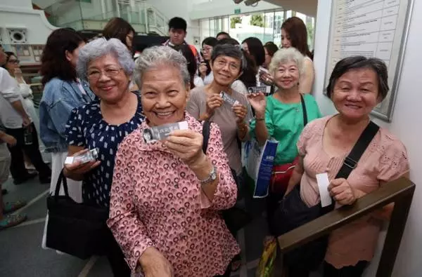 顏黎明生前患癌不哭 卻因想念新加坡掉淚 |