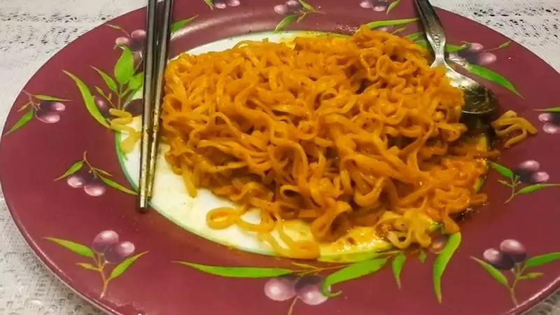 全馬熱賣到缺貨的【印尼限量版鹹蛋口味Indomie】 網友搶先試吃 真有傳說中的那麼好吃嗎?