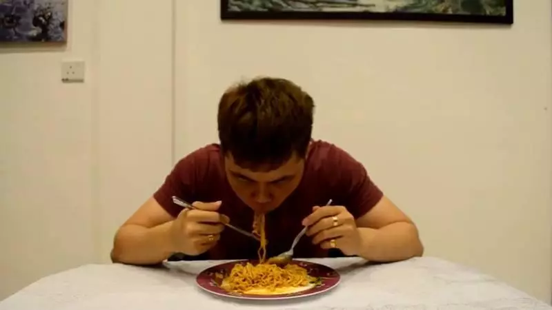 全馬熱賣到缺貨的【印尼限量版鹹蛋口味Indomie】 網友搶先試吃 真有傳說中的那麼好吃嗎?