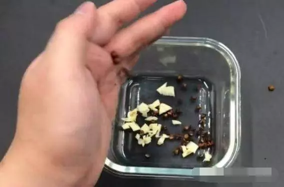 花椒加上大蒜,效果居然這麼好,活了20多年才知道,看完趕緊試試