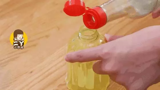 風油精倒進白醋里,解決了家家戶戶最大的困擾