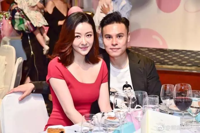 熊黛林曬長相清奇的雙胞胎,無意中卻曝光了自己的整容臉