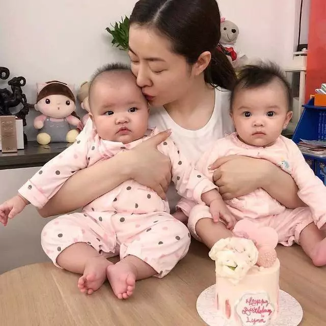 熊黛林曬長相清奇的雙胞胎,無意中卻曝光了自己的整容臉