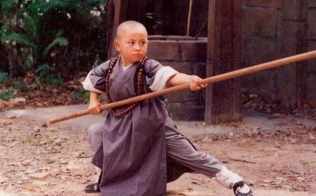 釋小龍低調20年背景曝光,王寶強見了都鞠躬,網友:向華強都要謙讓三分