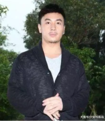 釋小龍低調20年背景曝光,王寶強見了都鞠躬,網友:向華強都要謙讓三分