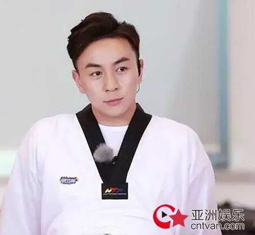 釋小龍低調20年背景曝光,王寶強見了都鞠躬,網友:向華強都要謙讓三分