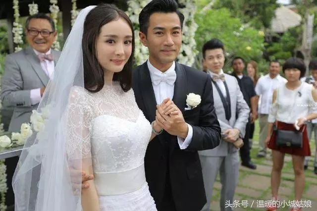 女星穿上婚紗,趙麗穎甜美,張馨予仙氣十足,但都輸給了56歲的"她"!