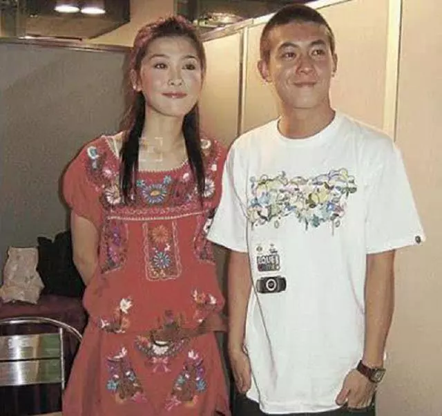 曾為陳冠希「打胎」,如今嫁入豪門,結婚前男方要求籤合約!